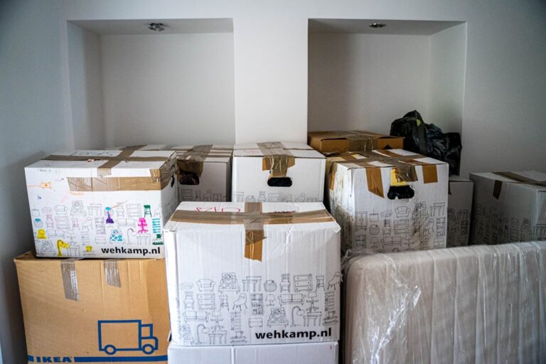Photo move heavy furniture alone