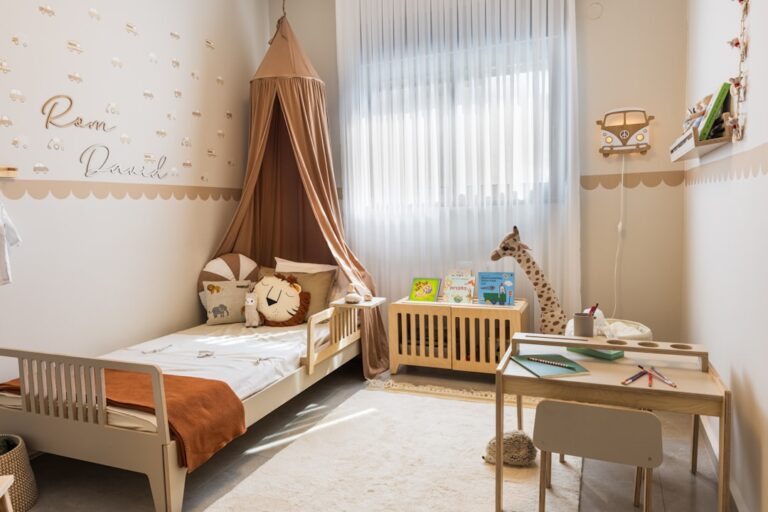 Photo Childrens room design: Furniture that "grows" with the child