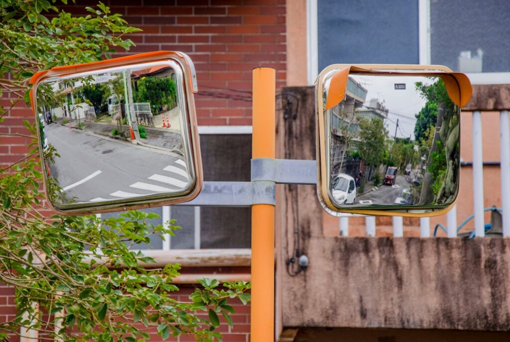 Photo integrated mirrors