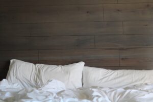 Photo bed vs wooden bed