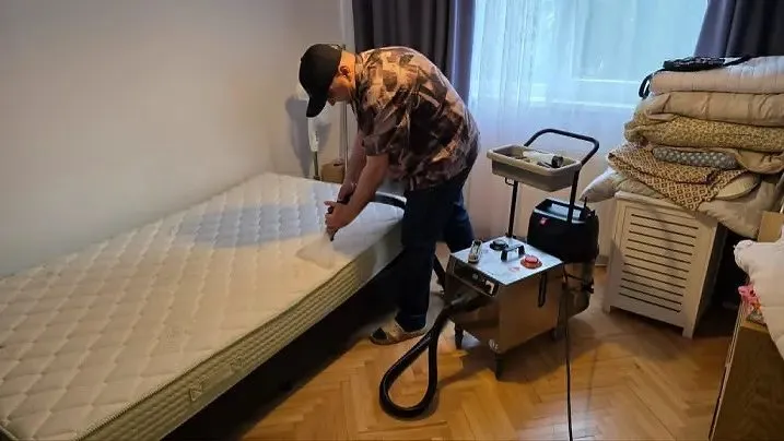 Curățare canapea la domiciliu în Oradea – OradeaCuAbur